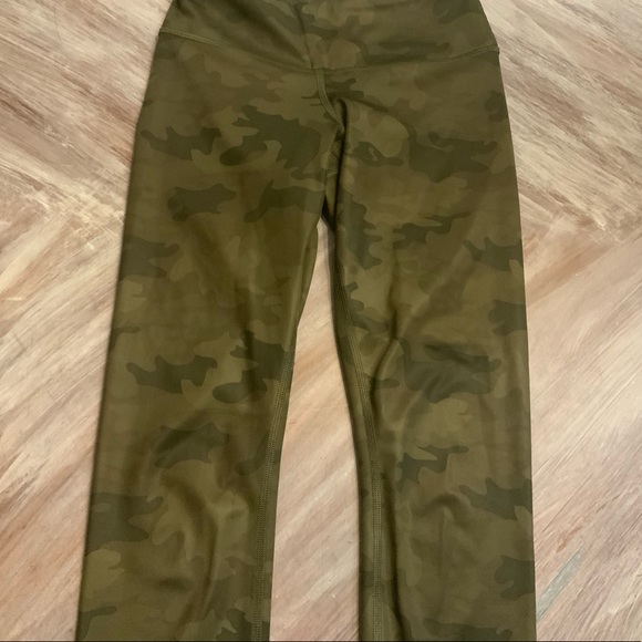 Lululemon Wunder Under Pants - Picture 2 of 5